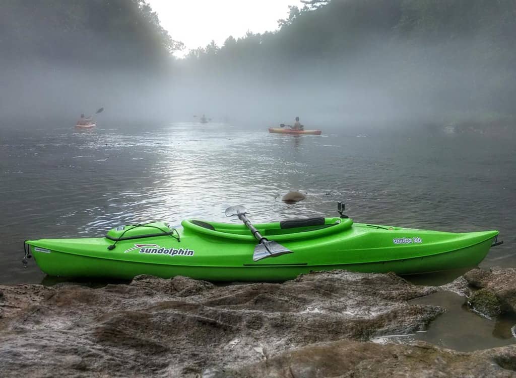 Read more about the article Sun Dolphin Aruba 10 Review [2022] − A Cheap But Decent Recreational Kayak