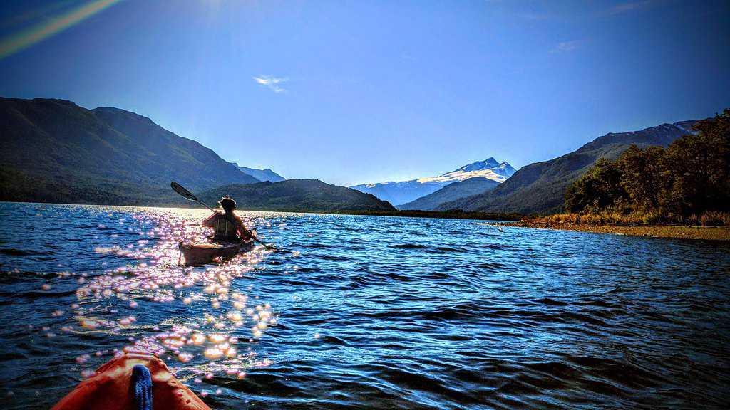 learn how to kayak: non-technical beginner’s guide