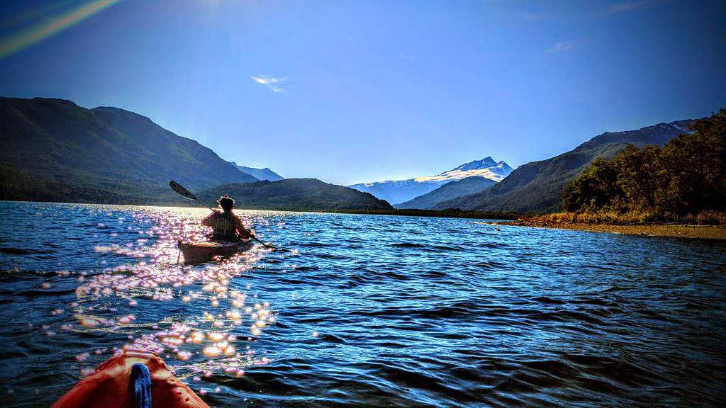 Read more about the article How to Kayak – Full Guide for Beginners